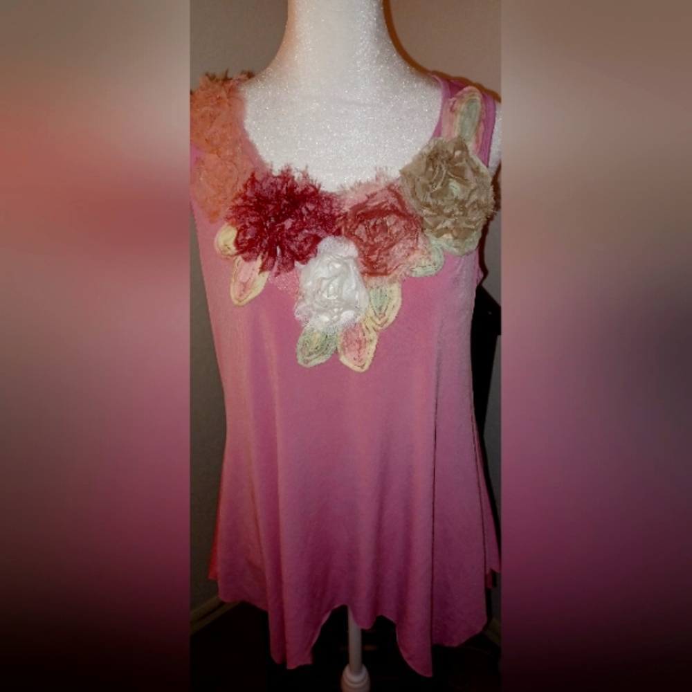 Ladies top NWT M